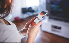 'Corona-app: Minister Hugo de Jonge selecteert high-tech startups volgens het 'oude normaal' door Tony de Bree
